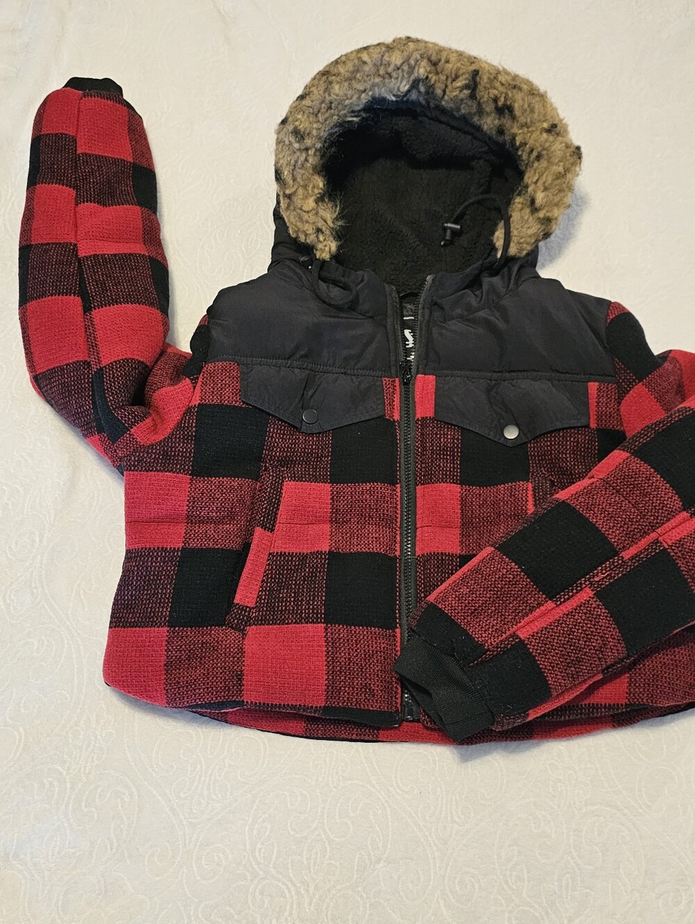 Yoki Womens Buffalo Plaid Crop Puffer Jacket Hooded Faux Fur Red Black Small Euc